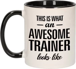 Cadeau Awesome Trainer / Geweldige Trainer Beker / Mok - Zwart Met Wit - 300 Ml Keramiek - Zwarte Bekers