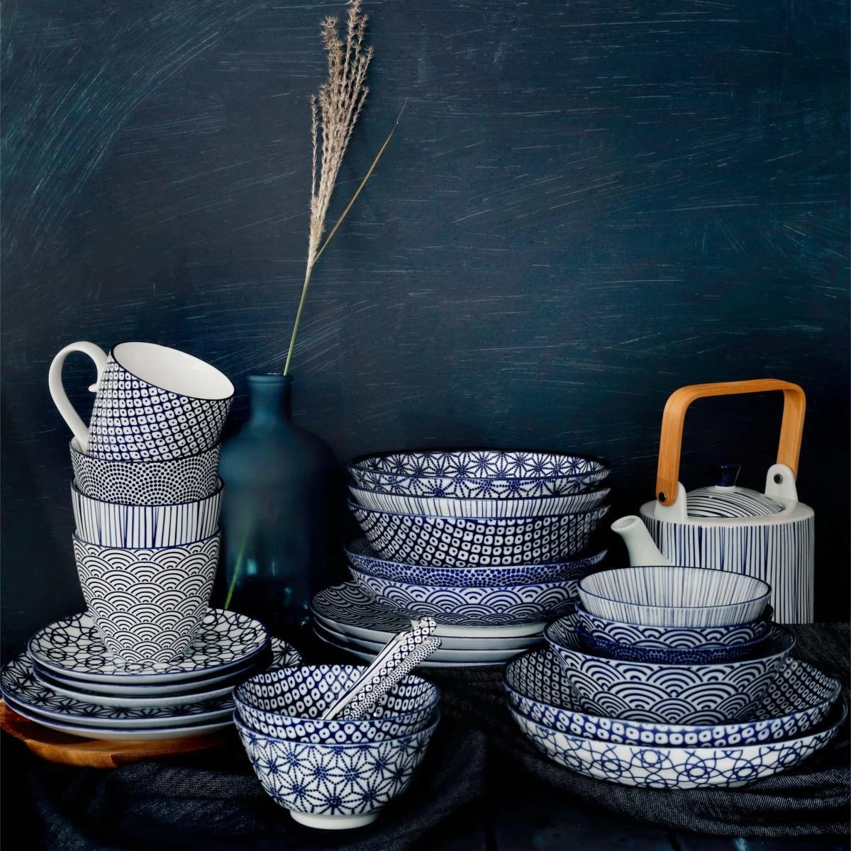 Tokyo Design Studio - Nippon Blue - Set Van 4 Mokken 380 Ml - Verpakt In Luxe Geschenkdoos 3 Tokyo Design Studio - Nippon Blue - Set Van 4 Mokken 380 Ml - Verpakt In Luxe Geschenkdoos - Afbeelding 3