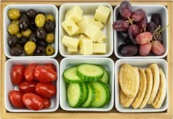 Krumble Borrelplank Met 6 Schaaltjes - Borrelplank - Tapasschaal - Serveerschaal Met Vakjes - Snackschaal - Snack- & Tappasschalen - Serveerplanken- Serveerschalen - Hout En Keramiek - 6 Delig Schaaltjes - Wit En Bruin -Korting Op Tafelgerei 1200x826 2