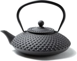 Tealøv THEE SET 1,25 LITER GIETIJZER | COMPLETE SET IN GESCHENKDOOS | Gietijzeren Theepot Met Roestvrijstalen Zeef, Gietijzeren Theekopjes En Onderzetter | In Authentiek Japanse Stijl | Kambin Zwart 8 Tealøv THEE SET 1,25 LITER GIETIJZER | COMPLETE SET IN GESCHENKDOOS | Gietijzeren Theepot Met Roestvrijstalen Zeef, Gietijzeren Theekopjes En Onderzetter | In Authentiek Japanse Stijl | Kambin Zwart -Korting Op Tafelgerei 1200x957 1